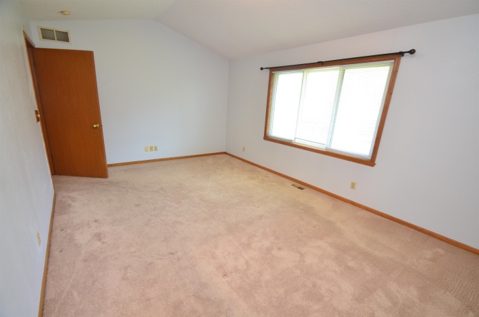 1237 Woodcreek, ROCKFORD, Illinois 61108, 2 Bedrooms Bedrooms, ,2 BathroomsBathrooms,House,For Sale,Woodcreek,202602259