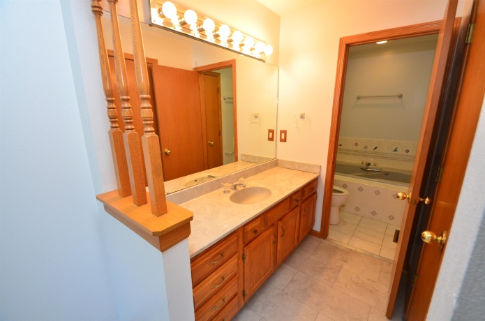 1237 Woodcreek, ROCKFORD, Illinois 61108, 2 Bedrooms Bedrooms, ,2 BathroomsBathrooms,House,For Sale,Woodcreek,202602259