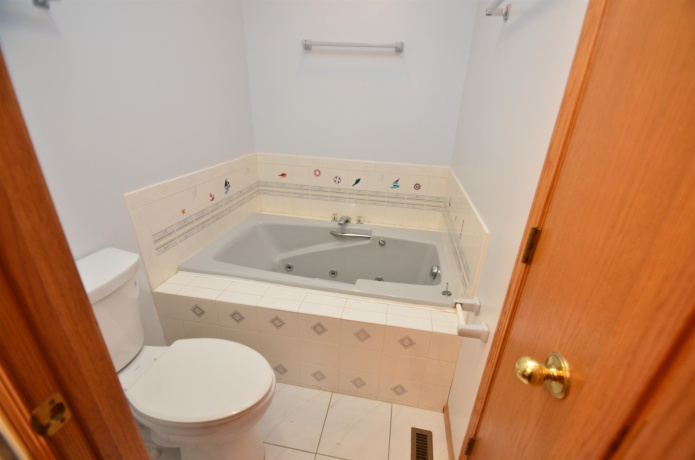 1237 Woodcreek, ROCKFORD, Illinois 61108, 2 Bedrooms Bedrooms, ,2 BathroomsBathrooms,House,For Sale,Woodcreek,202602259