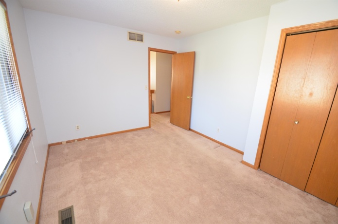 1237 Woodcreek, ROCKFORD, Illinois 61108, 2 Bedrooms Bedrooms, ,2 BathroomsBathrooms,House,For Sale,Woodcreek,202602259