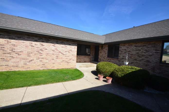 1237 Woodcreek, ROCKFORD, Illinois 61108, 2 Bedrooms Bedrooms, ,2 BathroomsBathrooms,House,For Sale,Woodcreek,202602259