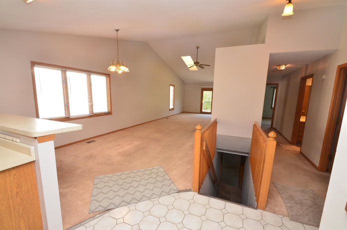 1237 Woodcreek, ROCKFORD, Illinois 61108, 2 Bedrooms Bedrooms, ,2 BathroomsBathrooms,House,For Sale,Woodcreek,202602259