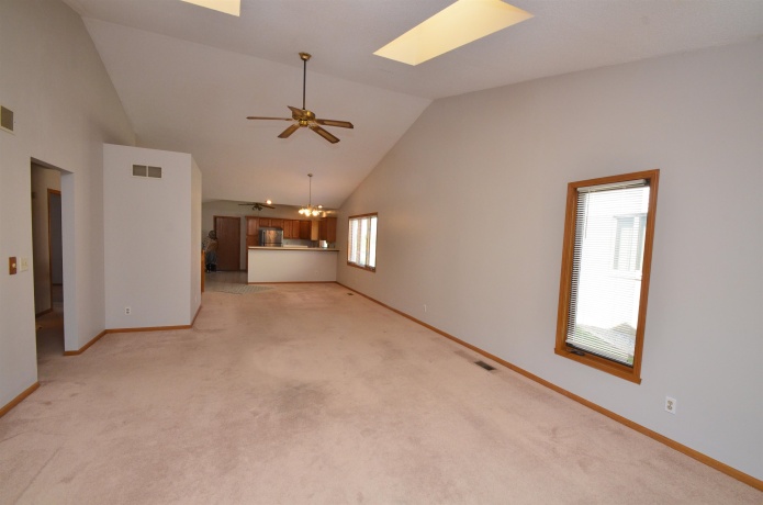 1237 Woodcreek, ROCKFORD, Illinois 61108, 2 Bedrooms Bedrooms, ,2 BathroomsBathrooms,House,For Sale,Woodcreek,202602259