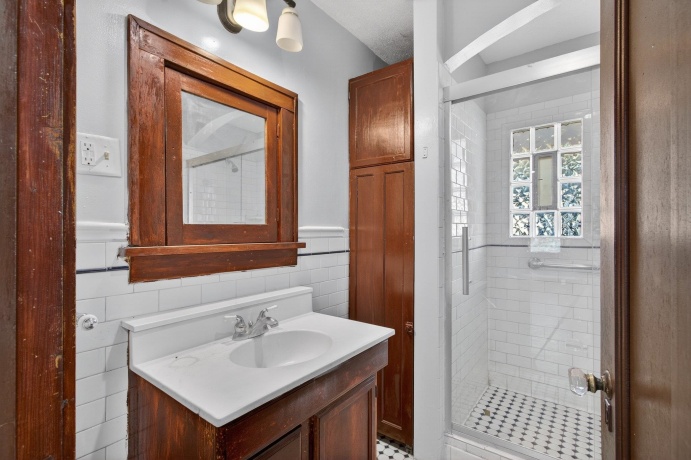 324 Paris, ROCKFORD, Illinois 61107, 4 Bedrooms Bedrooms, ,1 BathroomBathrooms,House,For Sale,Paris,202602264