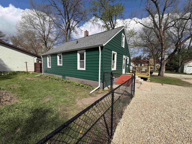 216 Washington, BYRON, Illinois 61010, 2 Bedrooms Bedrooms, ,1 BathroomBathrooms,House,For Sale,Washington,202602272