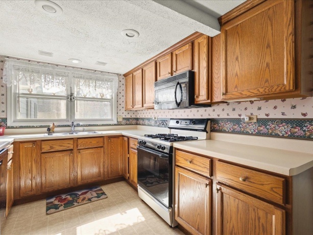 625 HURLBUT, BELVIDERE, Illinois 61008, 3 Bedrooms Bedrooms, ,1 BathroomBathrooms,House,For Sale,HURLBUT,202602277