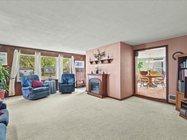 625 HURLBUT, BELVIDERE, Illinois 61008, 3 Bedrooms Bedrooms, ,1 BathroomBathrooms,House,For Sale,HURLBUT,202602277