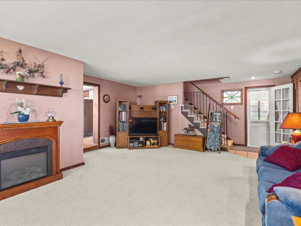 625 HURLBUT, BELVIDERE, Illinois 61008, 3 Bedrooms Bedrooms, ,1 BathroomBathrooms,House,For Sale,HURLBUT,202602277