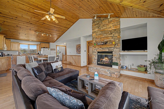 6 Aspen, GALENA, Illinois 61036, 3 Bedrooms Bedrooms, ,3 BathroomsBathrooms,House,For Sale,Aspen,202602279