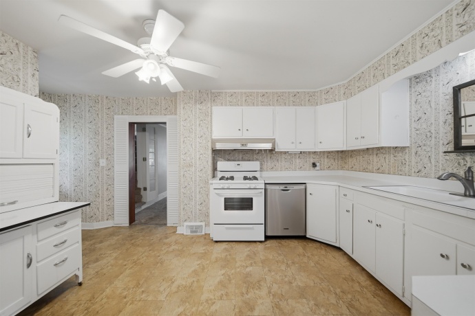 410 4th, OREGON, Illinois 61061, 3 Bedrooms Bedrooms, ,2 BathroomsBathrooms,House,For Sale,4th,202602290