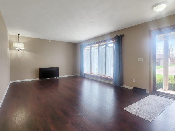 445 Peach, EAST DUBUQUE, Illinois 61025, 3 Bedrooms Bedrooms, ,2 BathroomsBathrooms,House,For Sale,Peach,202602299