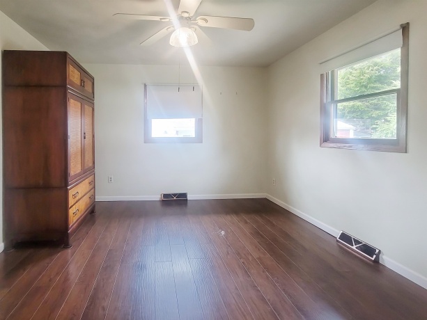 445 Peach, EAST DUBUQUE, Illinois 61025, 3 Bedrooms Bedrooms, ,2 BathroomsBathrooms,House,For Sale,Peach,202602299