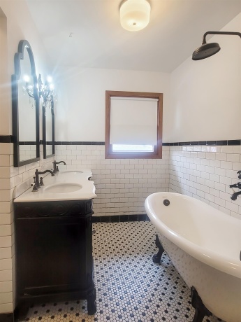 445 Peach, EAST DUBUQUE, Illinois 61025, 3 Bedrooms Bedrooms, ,2 BathroomsBathrooms,House,For Sale,Peach,202602299