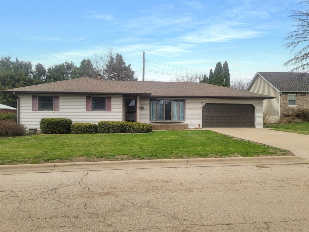 445 Peach, EAST DUBUQUE, Illinois 61025, 3 Bedrooms Bedrooms, ,2 BathroomsBathrooms,House,For Sale,Peach,202602299