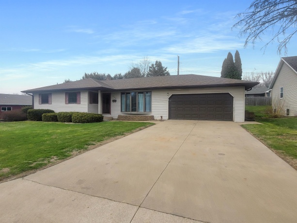 445 Peach, EAST DUBUQUE, Illinois 61025, 3 Bedrooms Bedrooms, ,2 BathroomsBathrooms,House,For Sale,Peach,202602299