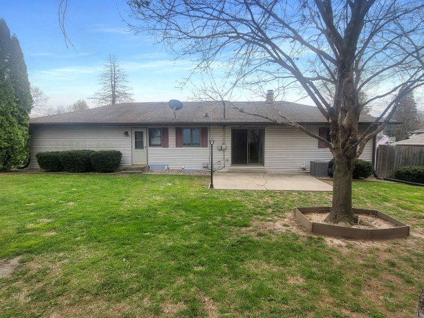 445 Peach, EAST DUBUQUE, Illinois 61025, 3 Bedrooms Bedrooms, ,2 BathroomsBathrooms,House,For Sale,Peach,202602299