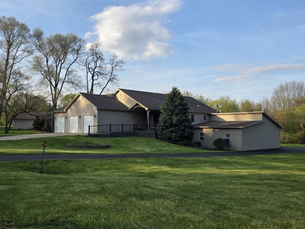 1388 Melwood, ROCKFORD, Illinois 61108, 3 Bedrooms Bedrooms, ,2 BathroomsBathrooms,House,For Sale,Melwood,202602300