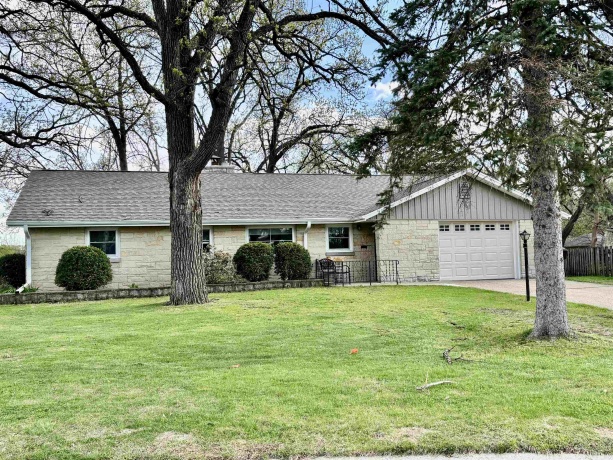 107 Doresella, LOVES PARK, Illinois 61111, 3 Bedrooms Bedrooms, ,1 BathroomBathrooms,House,For Sale,Doresella,202602302