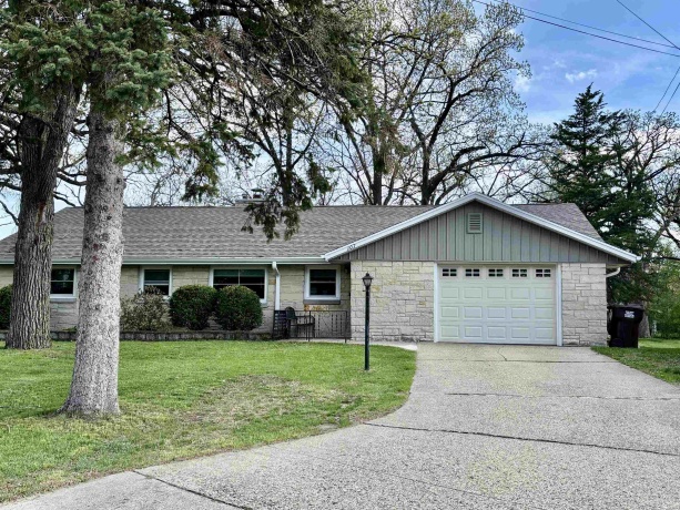 107 Doresella, LOVES PARK, Illinois 61111, 3 Bedrooms Bedrooms, ,1 BathroomBathrooms,House,For Sale,Doresella,202602302