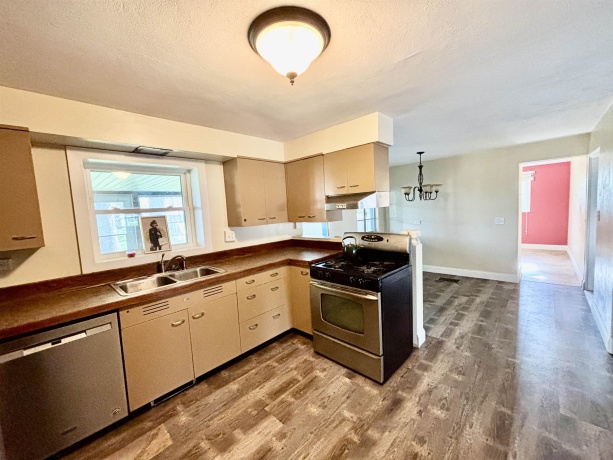 107 Doresella, LOVES PARK, Illinois 61111, 3 Bedrooms Bedrooms, ,1 BathroomBathrooms,House,For Sale,Doresella,202602302