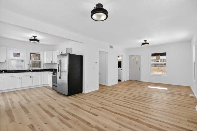 1111 Loomis, ROCKFORD, Illinois 61102, 4 Bedrooms Bedrooms, ,1 BathroomBathrooms,House,For Sale,Loomis,202602303