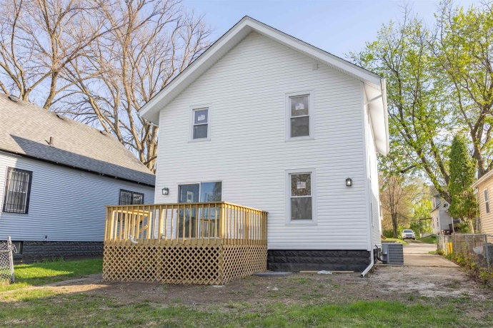 1111 Loomis, ROCKFORD, Illinois 61102, 4 Bedrooms Bedrooms, ,1 BathroomBathrooms,House,For Sale,Loomis,202602303