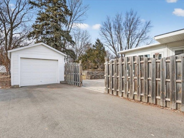 14 Harlem, FREEPORT, Illinois 61032, 3 Bedrooms Bedrooms, ,1 BathroomBathrooms,House,For Sale,Harlem,202602305