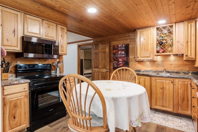 6658 Nestlewood, ROSCOE, Illinois 61073, 4 Bedrooms Bedrooms, ,2 BathroomsBathrooms,House,For Sale,Nestlewood,202602099