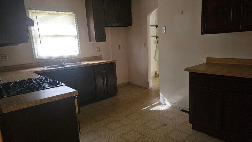 217 Delightful, ROCKFORD, Illinois 61102, 3 Bedrooms Bedrooms, ,2 BathroomsBathrooms,House,For Sale,Delightful,202602310