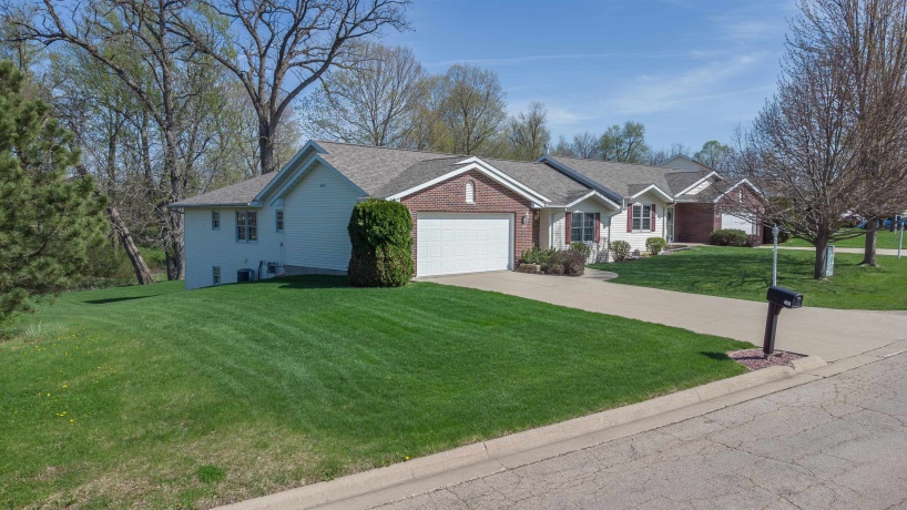 741 Parkcrest, FREEPORT, Illinois 61032, 3 Bedrooms Bedrooms, ,3 BathroomsBathrooms,Condominium,For Sale,Parkcrest,202602311