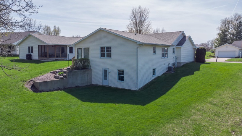 741 Parkcrest, FREEPORT, Illinois 61032, 3 Bedrooms Bedrooms, ,3 BathroomsBathrooms,Condominium,For Sale,Parkcrest,202602311