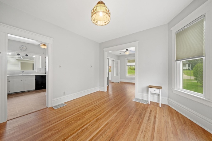 1221 Lincoln, FREEPORT, Illinois 61032, 3 Bedrooms Bedrooms, ,1 BathroomBathrooms,House,For Sale,Lincoln,202602313