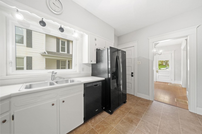 1221 Lincoln, FREEPORT, Illinois 61032, 3 Bedrooms Bedrooms, ,1 BathroomBathrooms,House,For Sale,Lincoln,202602313