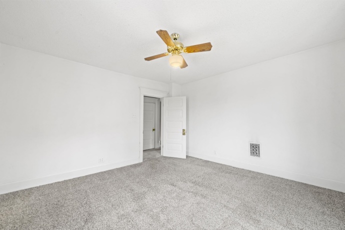 1221 Lincoln, FREEPORT, Illinois 61032, 3 Bedrooms Bedrooms, ,1 BathroomBathrooms,House,For Sale,Lincoln,202602313