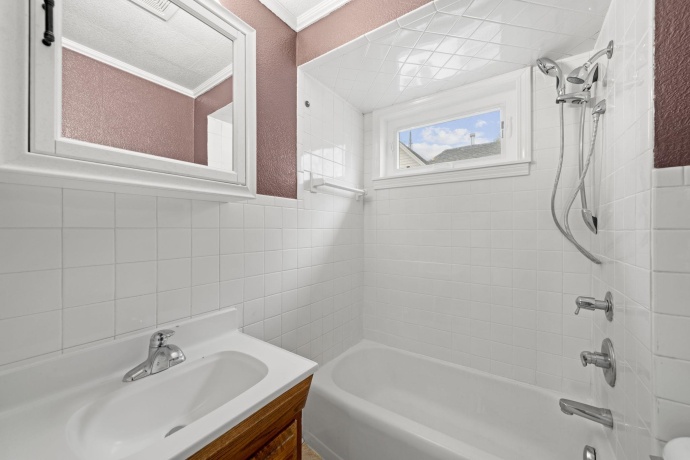 1221 Lincoln, FREEPORT, Illinois 61032, 3 Bedrooms Bedrooms, ,1 BathroomBathrooms,House,For Sale,Lincoln,202602313