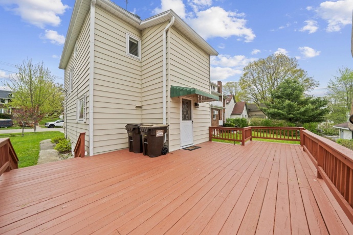 1221 Lincoln, FREEPORT, Illinois 61032, 3 Bedrooms Bedrooms, ,1 BathroomBathrooms,House,For Sale,Lincoln,202602313