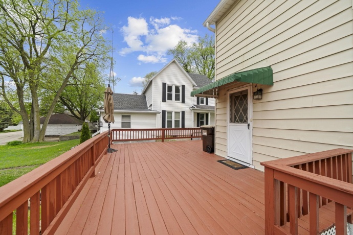 1221 Lincoln, FREEPORT, Illinois 61032, 3 Bedrooms Bedrooms, ,1 BathroomBathrooms,House,For Sale,Lincoln,202602313