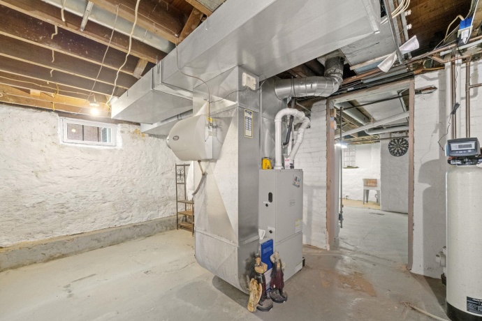 1221 Lincoln, FREEPORT, Illinois 61032, 3 Bedrooms Bedrooms, ,1 BathroomBathrooms,House,For Sale,Lincoln,202602313