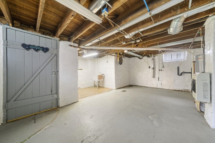 1221 Lincoln, FREEPORT, Illinois 61032, 3 Bedrooms Bedrooms, ,1 BathroomBathrooms,House,For Sale,Lincoln,202602313