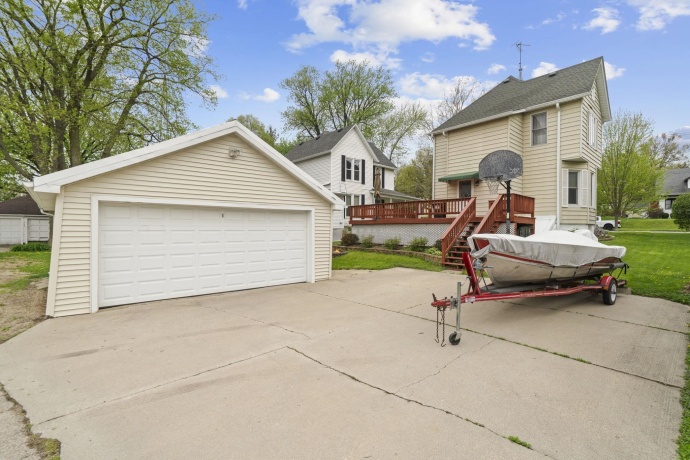 1221 Lincoln, FREEPORT, Illinois 61032, 3 Bedrooms Bedrooms, ,1 BathroomBathrooms,House,For Sale,Lincoln,202602313