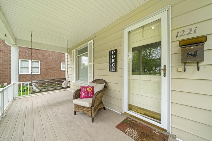 1221 Lincoln, FREEPORT, Illinois 61032, 3 Bedrooms Bedrooms, ,1 BathroomBathrooms,House,For Sale,Lincoln,202602313