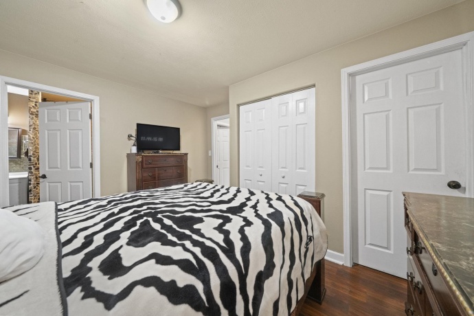 345 Memorial, ROCKFORD, Illinois 61102, 5 Bedrooms Bedrooms, ,3 BathroomsBathrooms,House,For Sale,Memorial,202602318