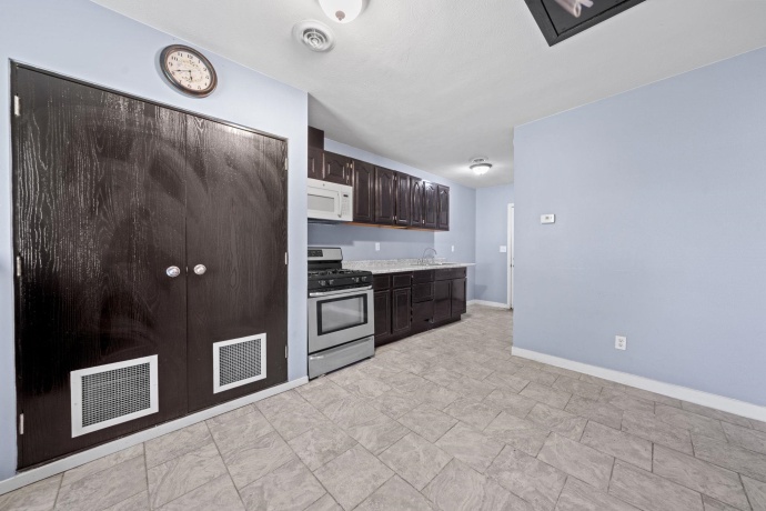 345 Memorial, ROCKFORD, Illinois 61102, 5 Bedrooms Bedrooms, ,3 BathroomsBathrooms,House,For Sale,Memorial,202602318