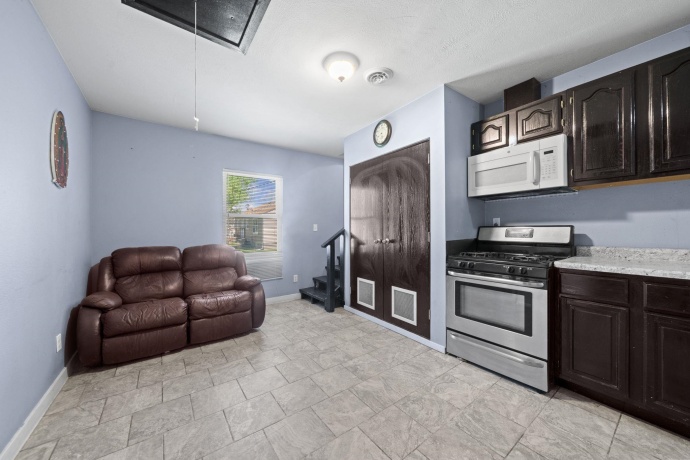 345 Memorial, ROCKFORD, Illinois 61102, 5 Bedrooms Bedrooms, ,3 BathroomsBathrooms,House,For Sale,Memorial,202602318