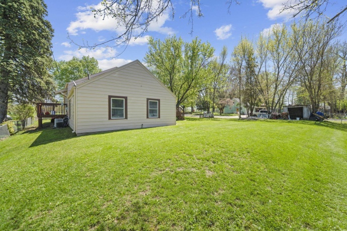 345 Memorial, ROCKFORD, Illinois 61102, 5 Bedrooms Bedrooms, ,3 BathroomsBathrooms,House,For Sale,Memorial,202602318