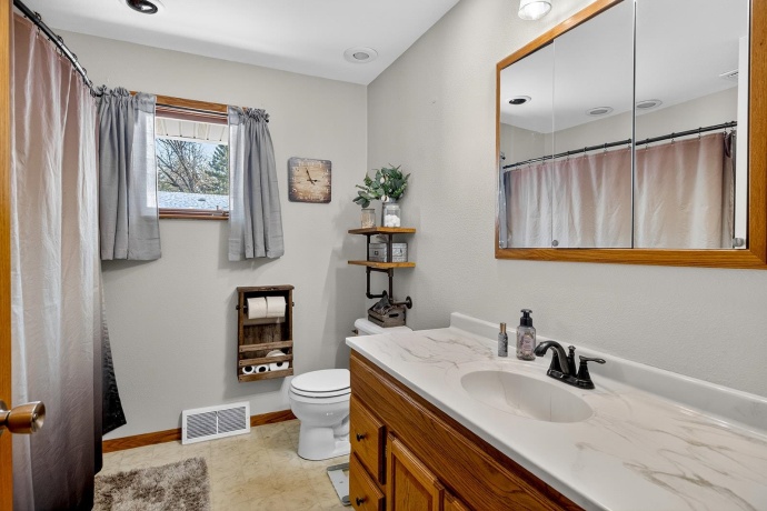 4235 Oaklane, ROCKFORD, Illinois 61109, 2 Bedrooms Bedrooms, ,2 BathroomsBathrooms,House,For Sale,Oaklane,202602319