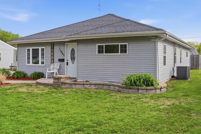 1108 Harvey, STERLING, Illinois 61081, 3 Bedrooms Bedrooms, ,1 BathroomBathrooms,House,For Sale,Harvey,202602321