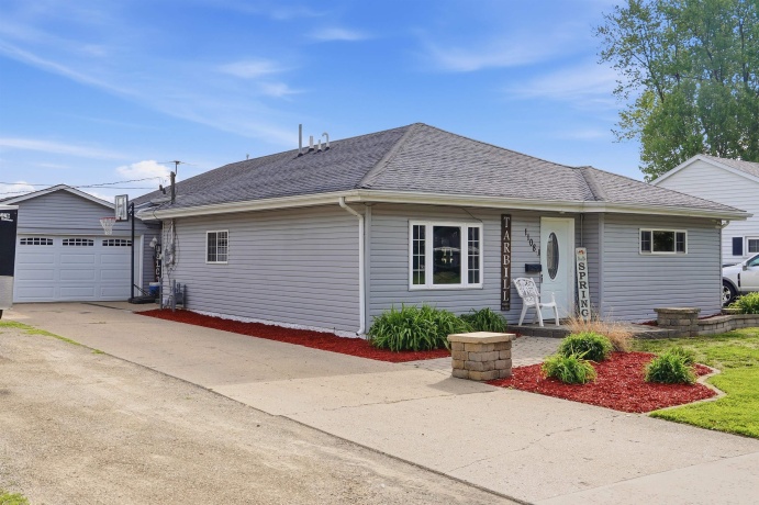 1108 Harvey, STERLING, Illinois 61081, 3 Bedrooms Bedrooms, ,1 BathroomBathrooms,House,For Sale,Harvey,202602321