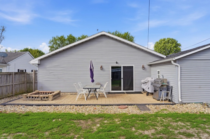 1108 Harvey, STERLING, Illinois 61081, 3 Bedrooms Bedrooms, ,1 BathroomBathrooms,House,For Sale,Harvey,202602321