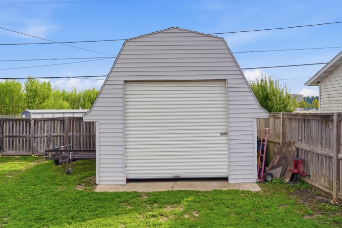 1108 Harvey, STERLING, Illinois 61081, 3 Bedrooms Bedrooms, ,1 BathroomBathrooms,House,For Sale,Harvey,202602321